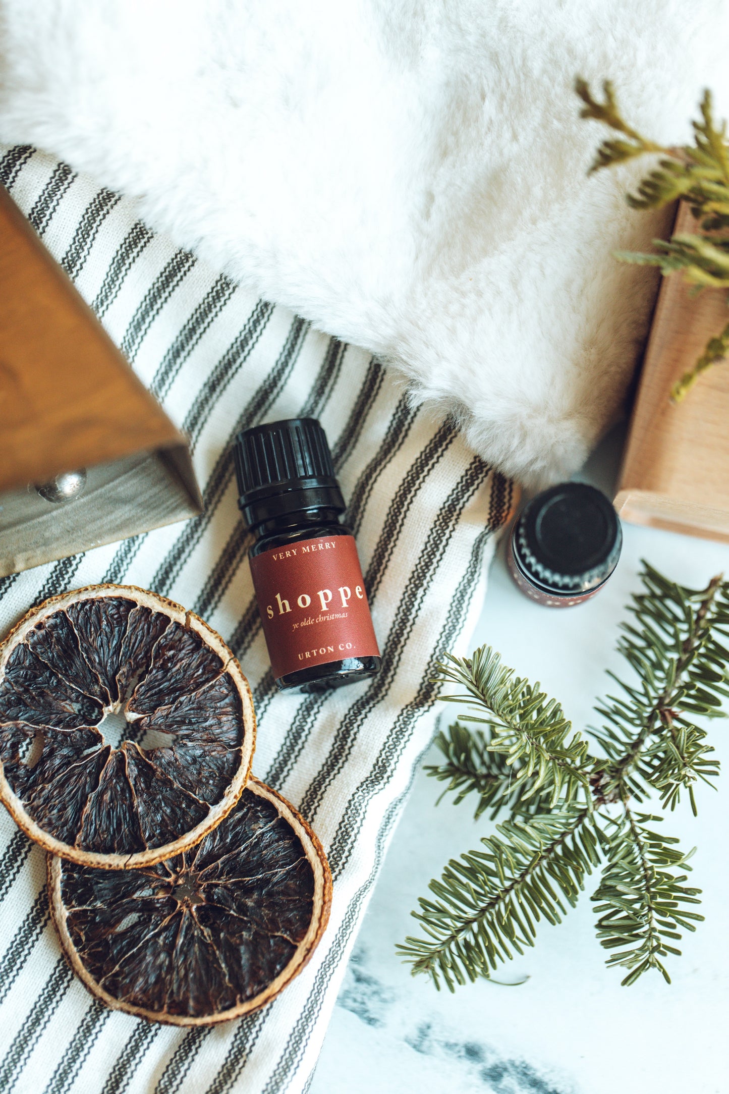 Ye Olde Christmas Shoppe Deep Cinnamon Essential Oil Blend